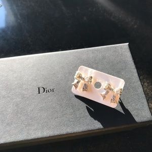 Rhinestone ribbon design earrings